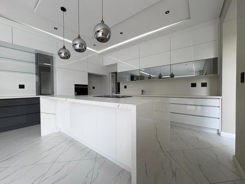 5 Bedroom Property for Sale in Midstream Heights Gauteng