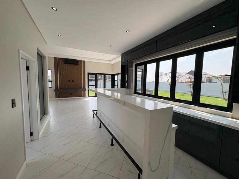 5 Bedroom Property for Sale in Midstream Heights Gauteng