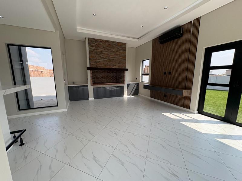 5 Bedroom Property for Sale in Midstream Heights Gauteng