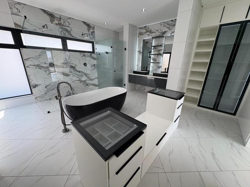 5 Bedroom Property for Sale in Midstream Heights Gauteng