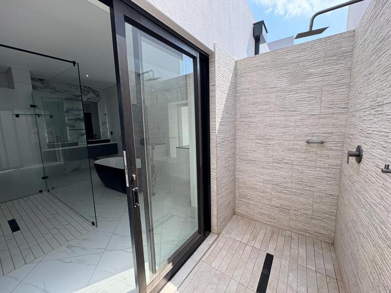 5 Bedroom Property for Sale in Midstream Heights Gauteng