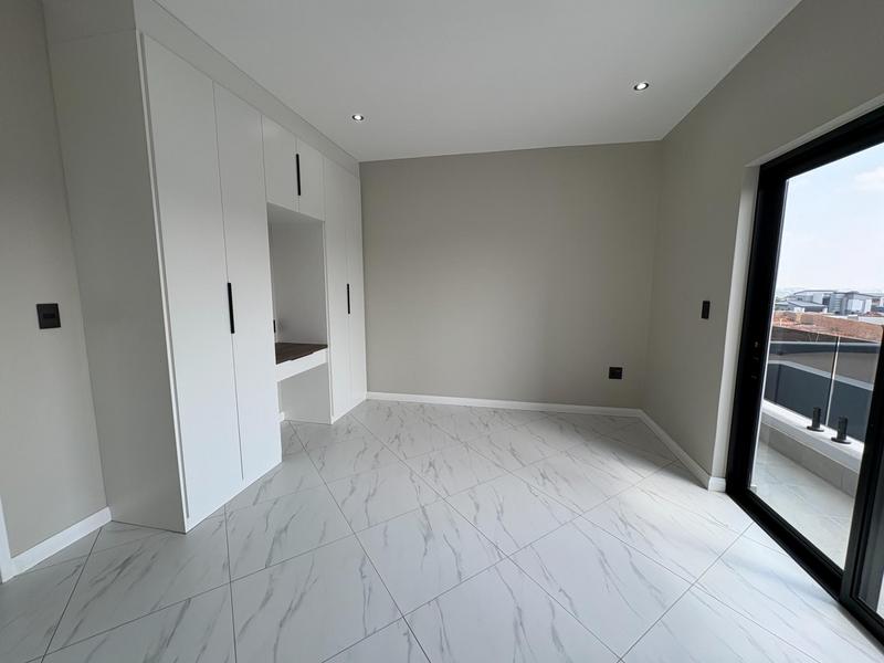 5 Bedroom Property for Sale in Midstream Heights Gauteng