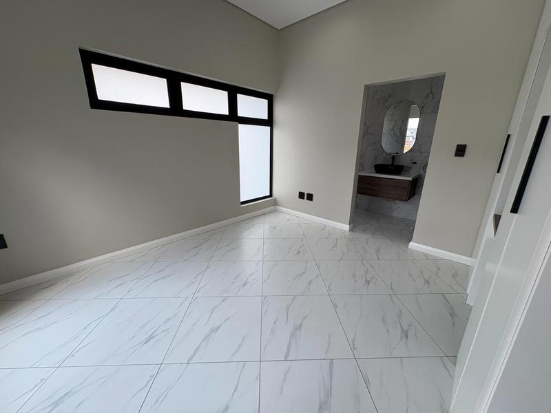 5 Bedroom Property for Sale in Midstream Heights Gauteng