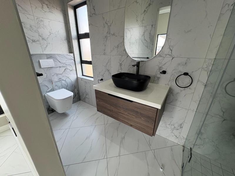 5 Bedroom Property for Sale in Midstream Heights Gauteng