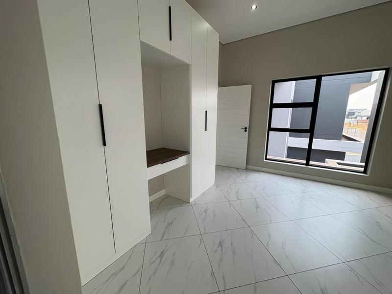 5 Bedroom Property for Sale in Midstream Heights Gauteng