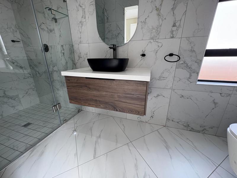 5 Bedroom Property for Sale in Midstream Heights Gauteng