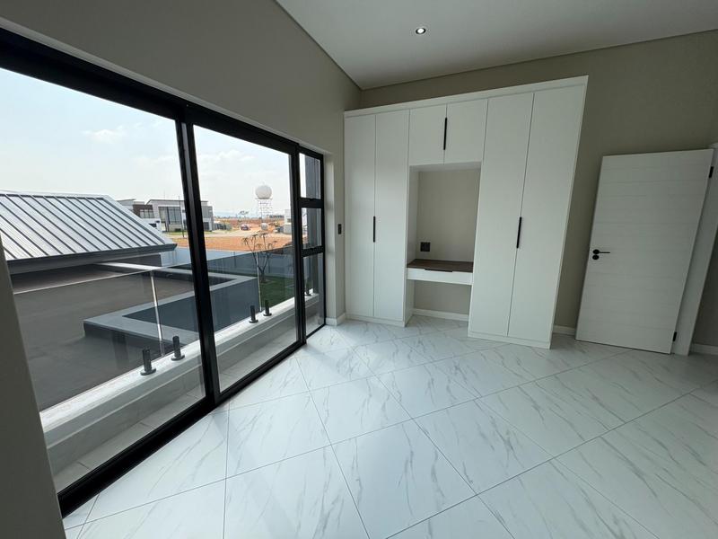 5 Bedroom Property for Sale in Midstream Heights Gauteng