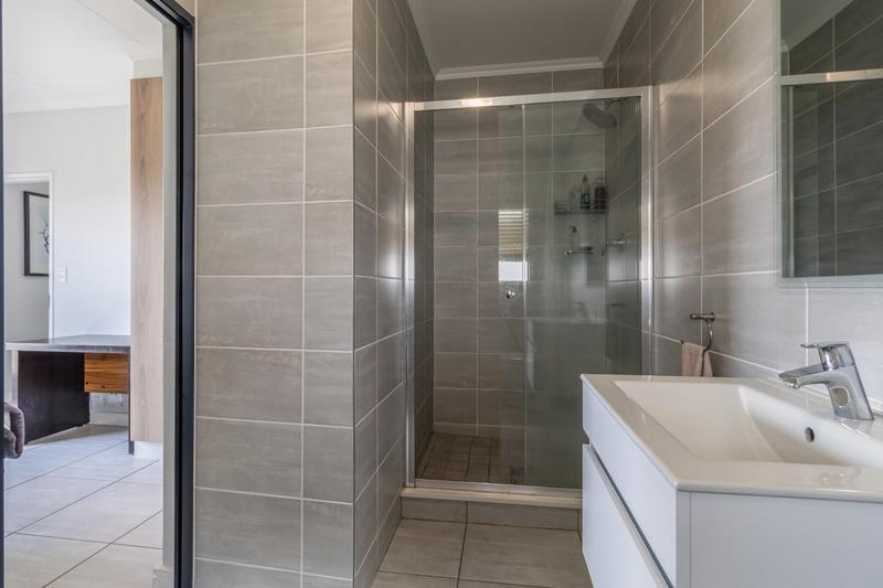 1 Bedroom Property for Sale in Waterfall Gauteng