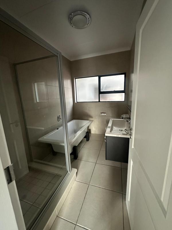 2 Bedroom Property for Sale in Greenstone Hill Gauteng