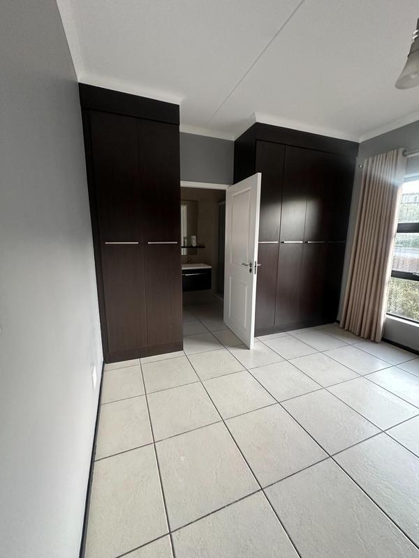2 Bedroom Property for Sale in Greenstone Hill Gauteng