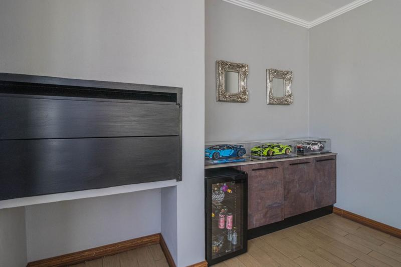 4 Bedroom Property for Sale in Midstream Ridge Gauteng