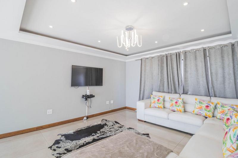 4 Bedroom Property for Sale in Midstream Ridge Gauteng
