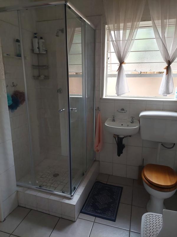 To Let 2 Bedroom Property for Rent in Roodekrans Gauteng
