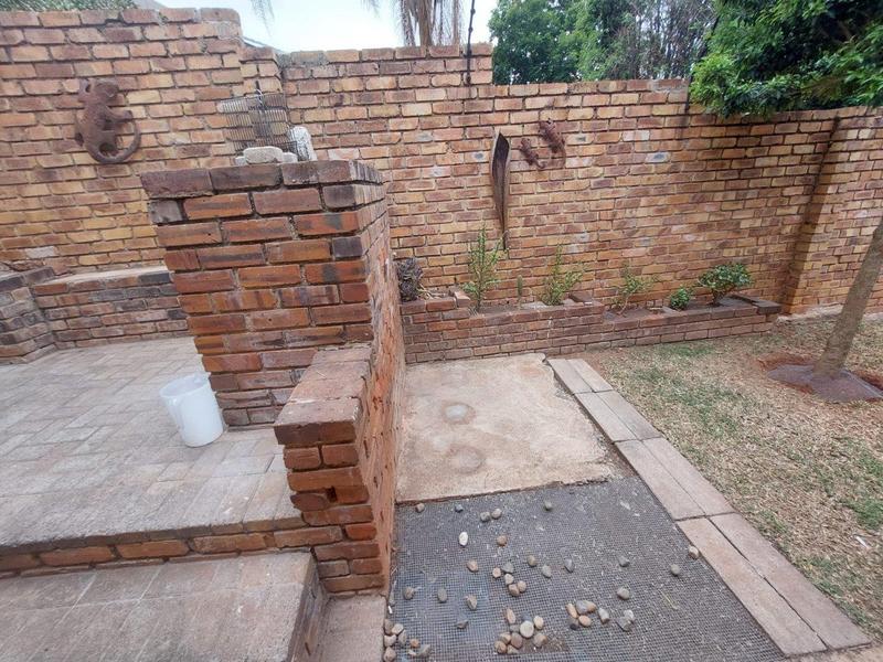 To Let 2 Bedroom Property for Rent in Roodekrans Gauteng