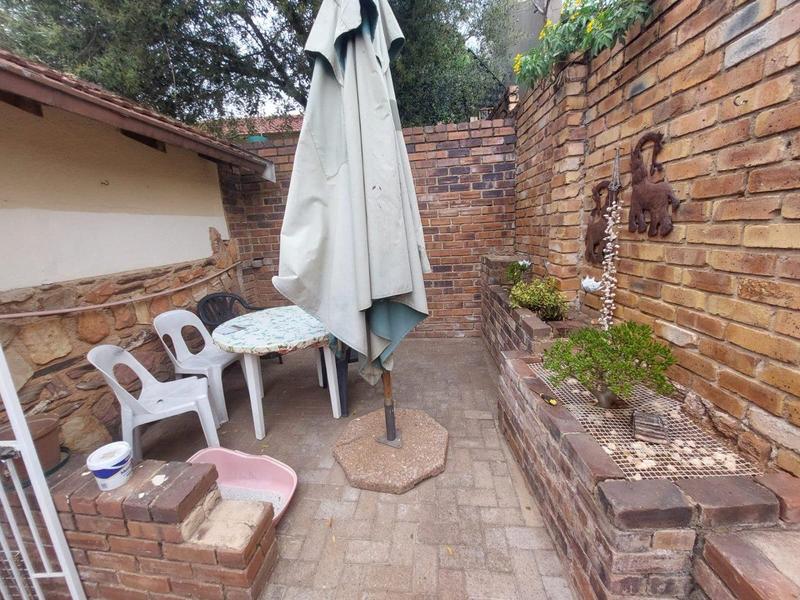 To Let 2 Bedroom Property for Rent in Roodekrans Gauteng
