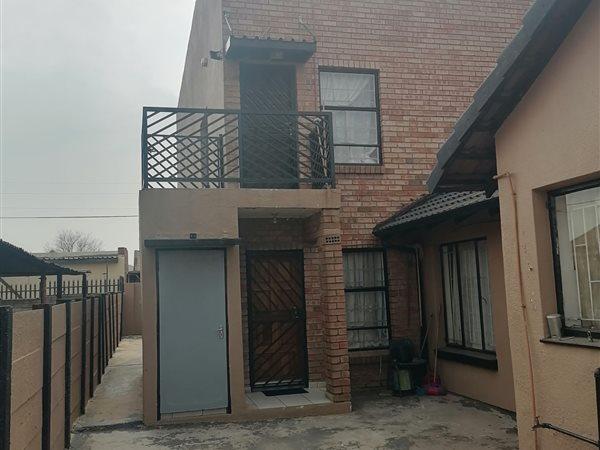 11 Bedroom Property for Sale in Zakariyya Park Gauteng