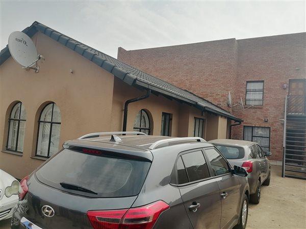 11 Bedroom Property for Sale in Zakariyya Park Gauteng