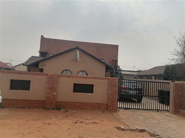 11 Bedroom Property for Sale in Zakariyya Park Gauteng
