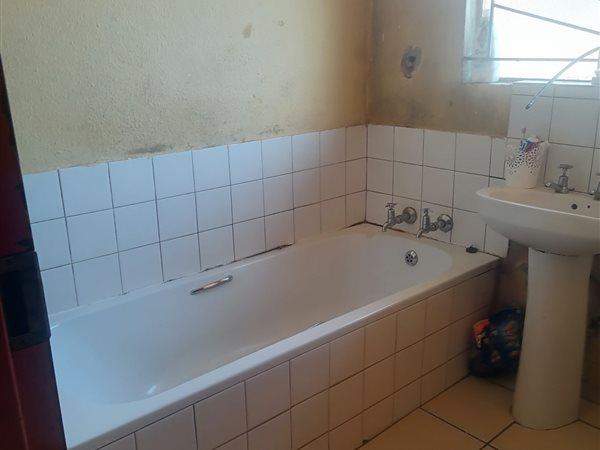 2 Bedroom Property for Sale in Protea Glen Gauteng
