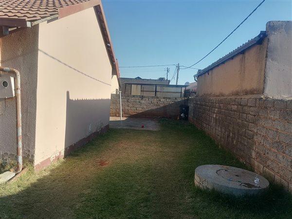 2 Bedroom Property for Sale in Protea Glen Gauteng