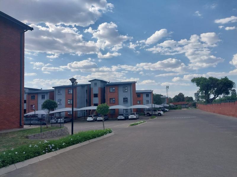 2 Bedroom Property for Sale in Grand Central Gauteng