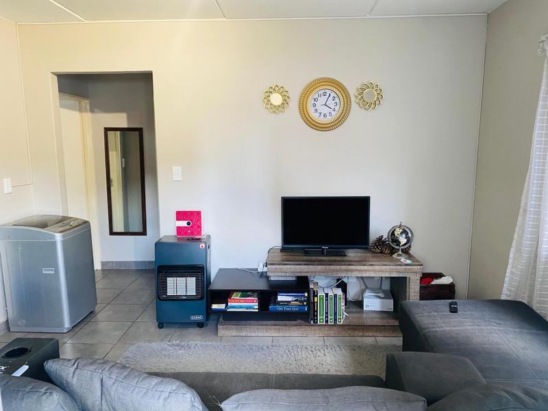 2 Bedroom Property for Sale in Grand Central Gauteng