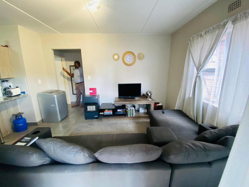 2 Bedroom Property for Sale in Grand Central Gauteng