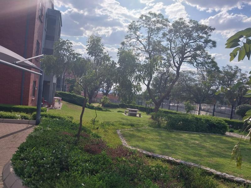 2 Bedroom Property for Sale in Grand Central Gauteng