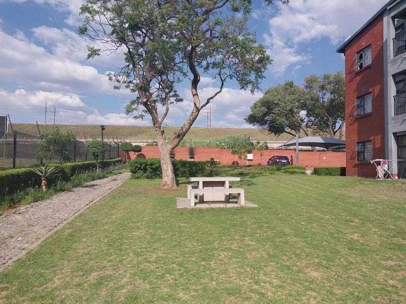 2 Bedroom Property for Sale in Grand Central Gauteng