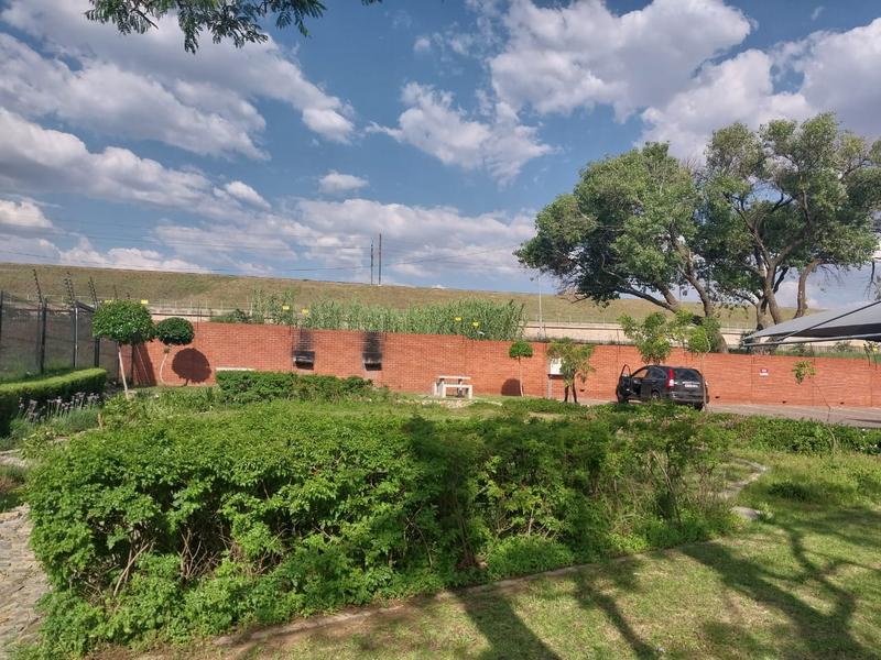 2 Bedroom Property for Sale in Grand Central Gauteng