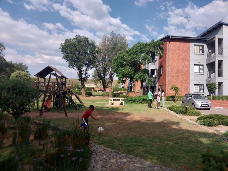 2 Bedroom Property for Sale in Grand Central Gauteng