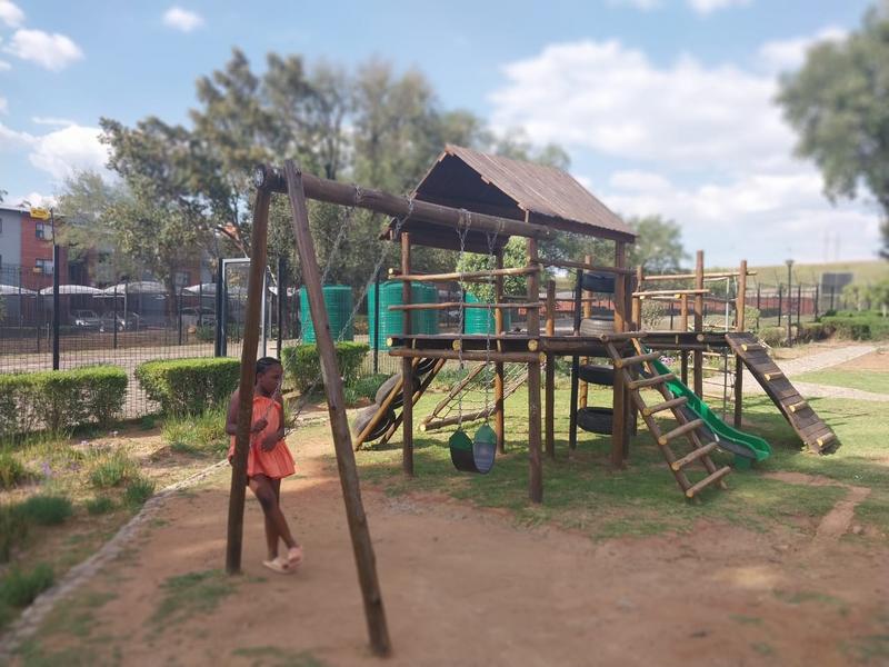 2 Bedroom Property for Sale in Grand Central Gauteng