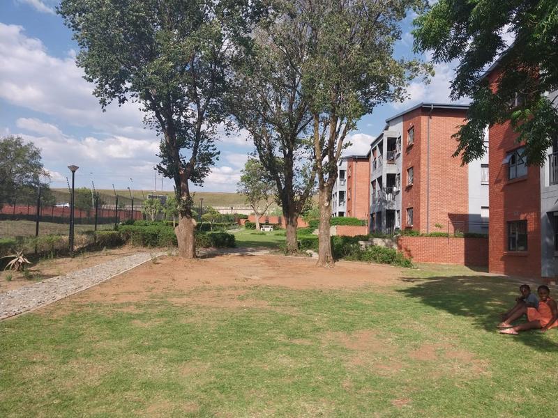 2 Bedroom Property for Sale in Grand Central Gauteng