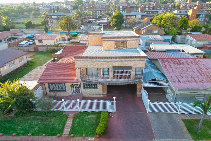 9 Bedroom Property for Sale in Laudium Gauteng