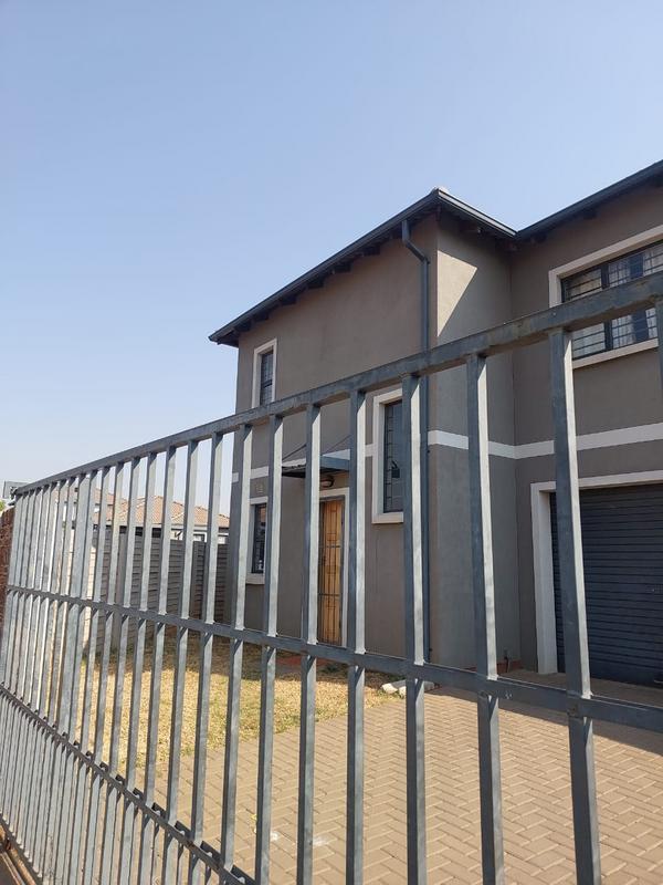 4 Bedroom Property for Sale in Mountain View Gauteng