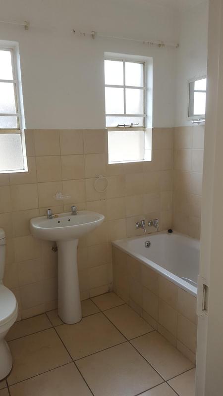 To Let 2 Bedroom Property for Rent in Sonneveld Gauteng