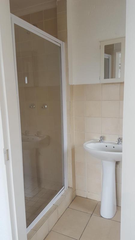 To Let 2 Bedroom Property for Rent in Sonneveld Gauteng