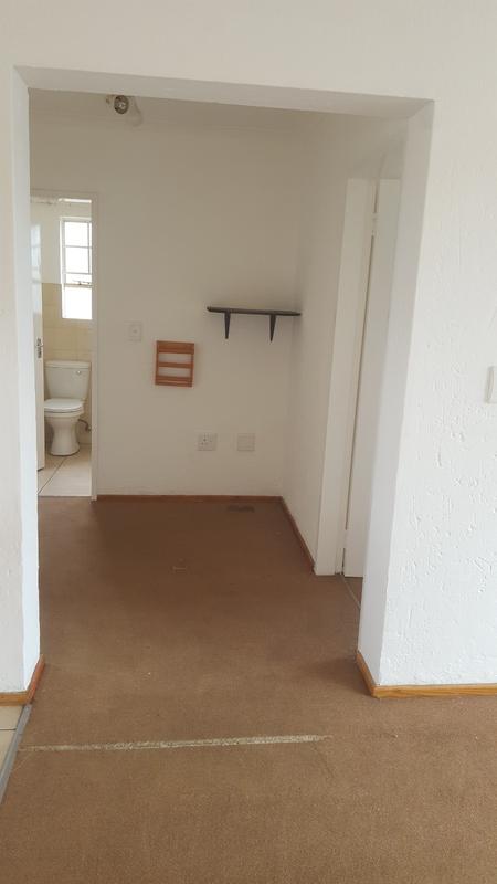 To Let 2 Bedroom Property for Rent in Sonneveld Gauteng