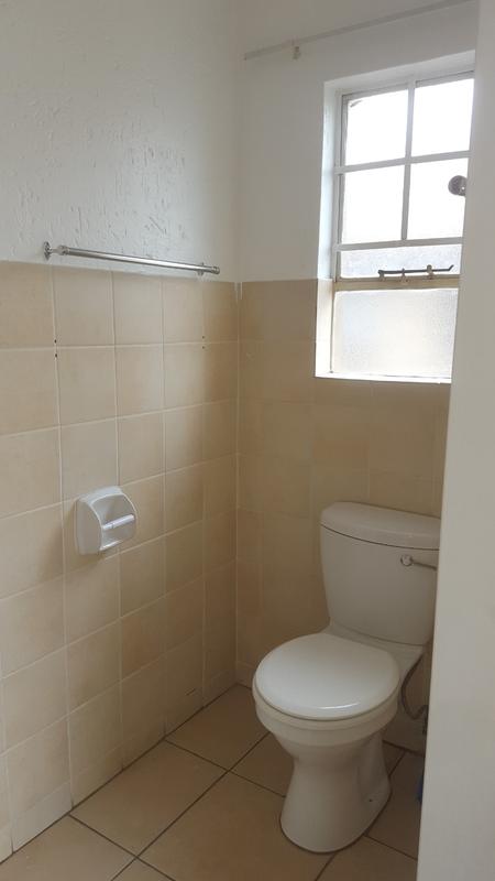 To Let 2 Bedroom Property for Rent in Sonneveld Gauteng