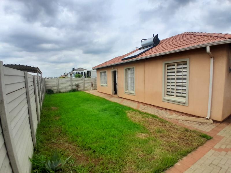 3 Bedroom Property for Sale in Albertsdal Gauteng