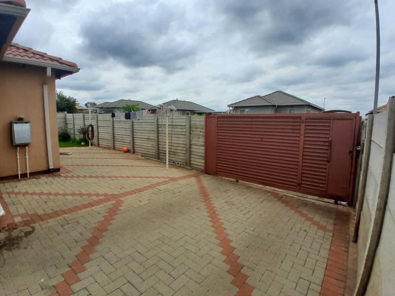 3 Bedroom Property for Sale in Albertsdal Gauteng