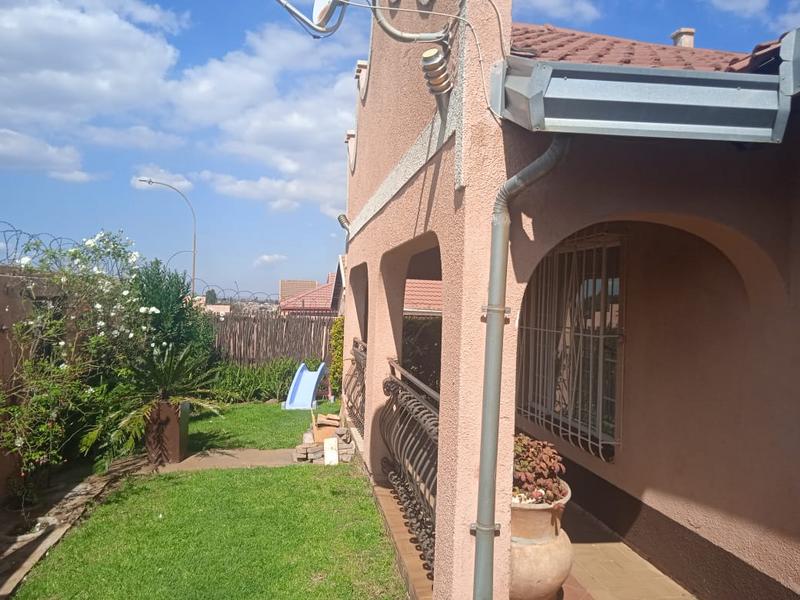 4 Bedroom Property for Sale in Lenasia Gauteng