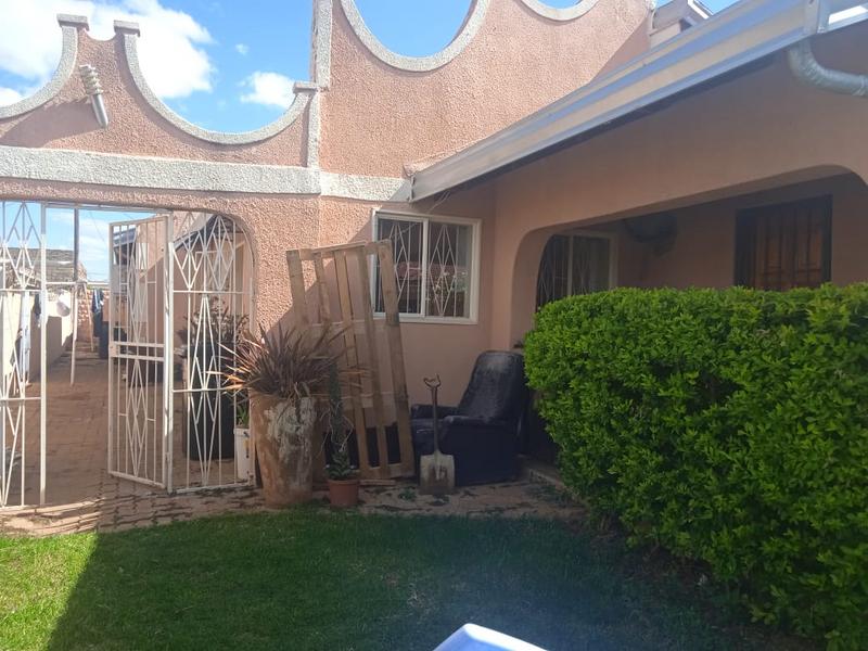 4 Bedroom Property for Sale in Lenasia Gauteng