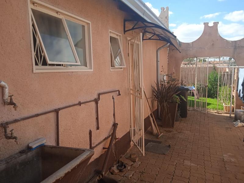 4 Bedroom Property for Sale in Lenasia Gauteng