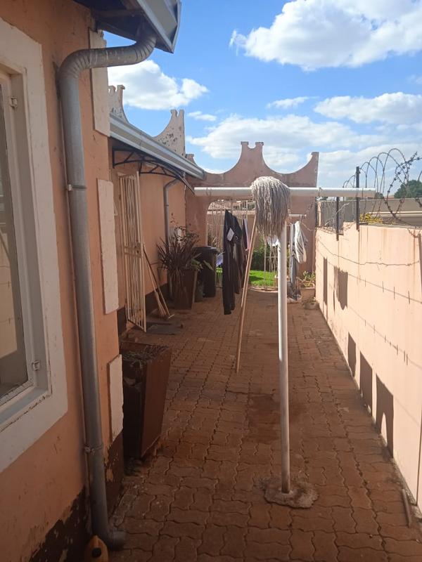4 Bedroom Property for Sale in Lenasia Gauteng