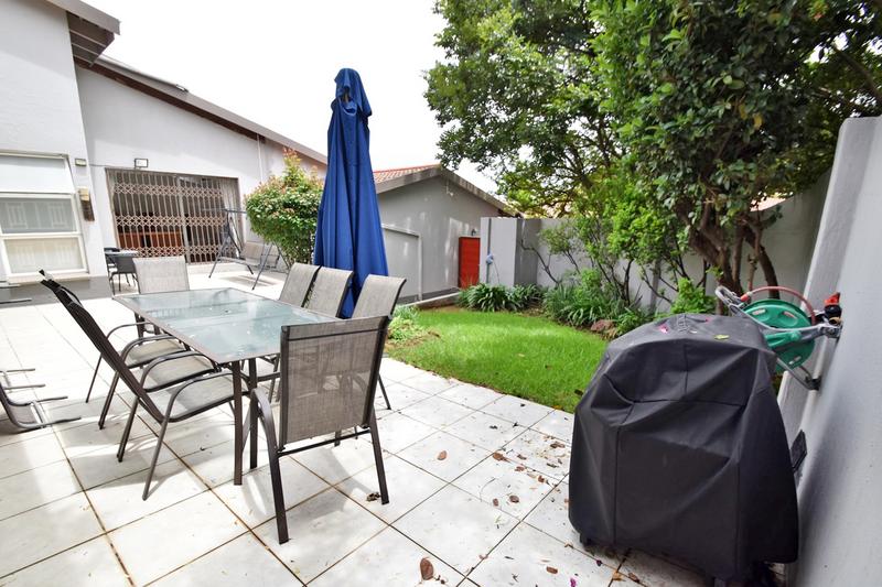 To Let 3 Bedroom Property for Rent in Sandown Gauteng