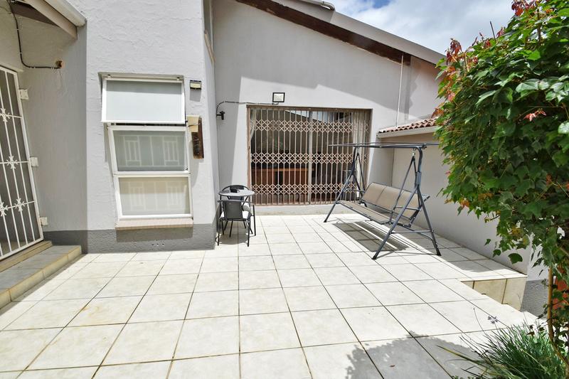 To Let 3 Bedroom Property for Rent in Sandown Gauteng