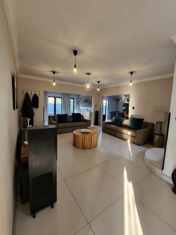 To Let 4 Bedroom Property for Rent in Sonneveld Gauteng