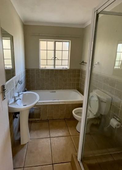 To Let 2 Bedroom Property for Rent in Castleview Gauteng