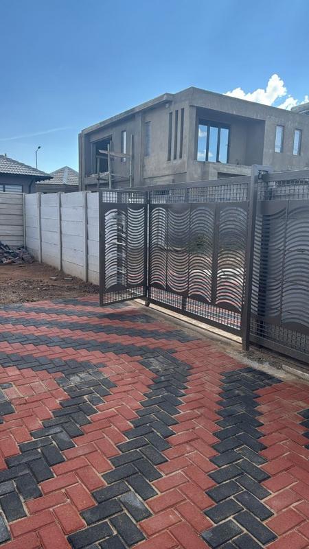 To Let 3 Bedroom Property for Rent in Azaadville Gauteng